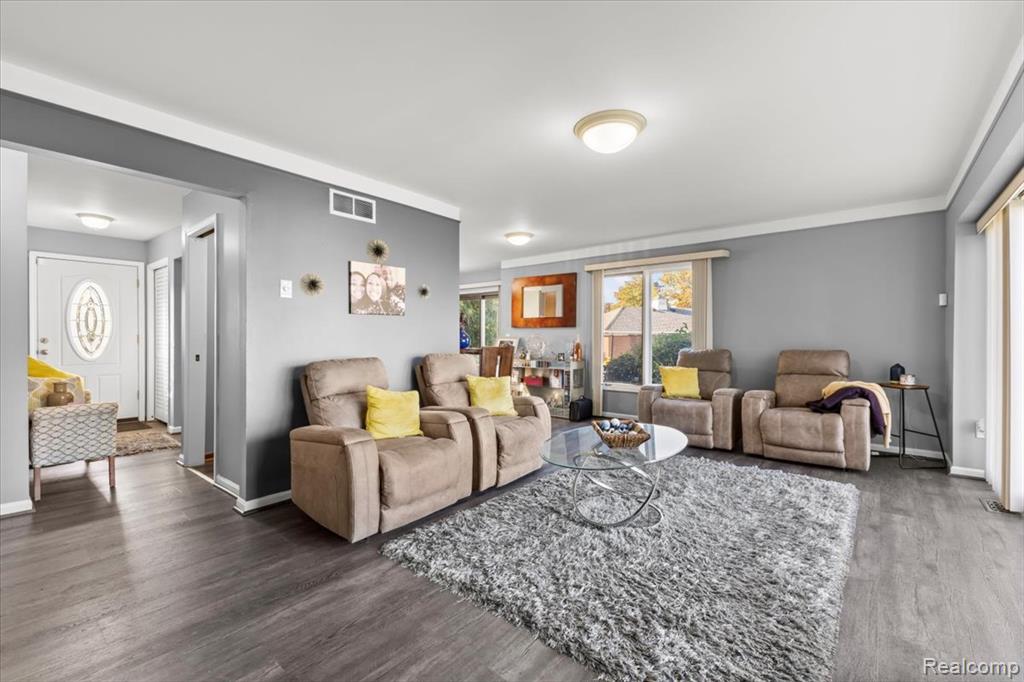 203 Lac Sainte Claire Drive, Saint Clair Shores, MI, 48082