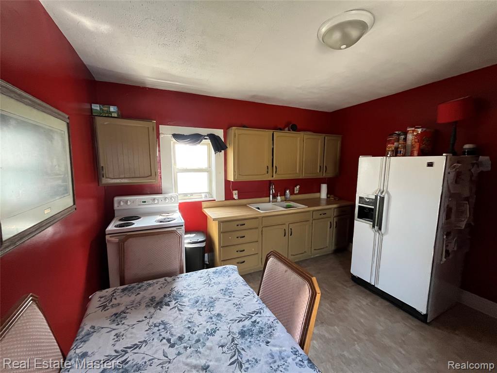 2108 MILITARY Street, Port Huron, MI 48060 — Photo 13
