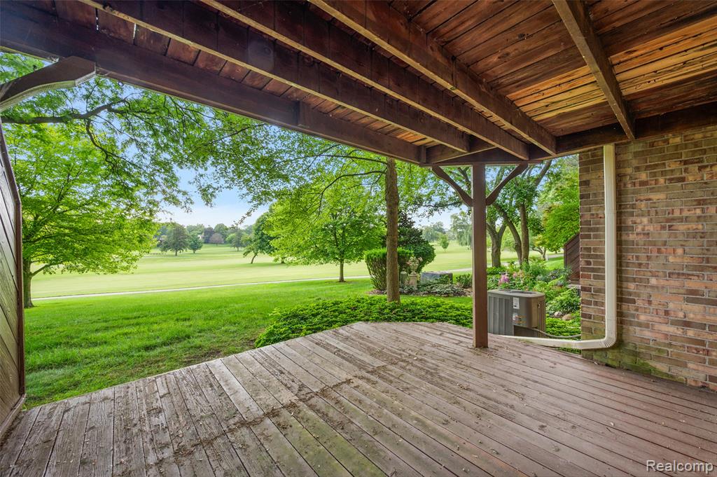 968 Golfview Court, Rochester Hills, MI 48307 — Photo 37