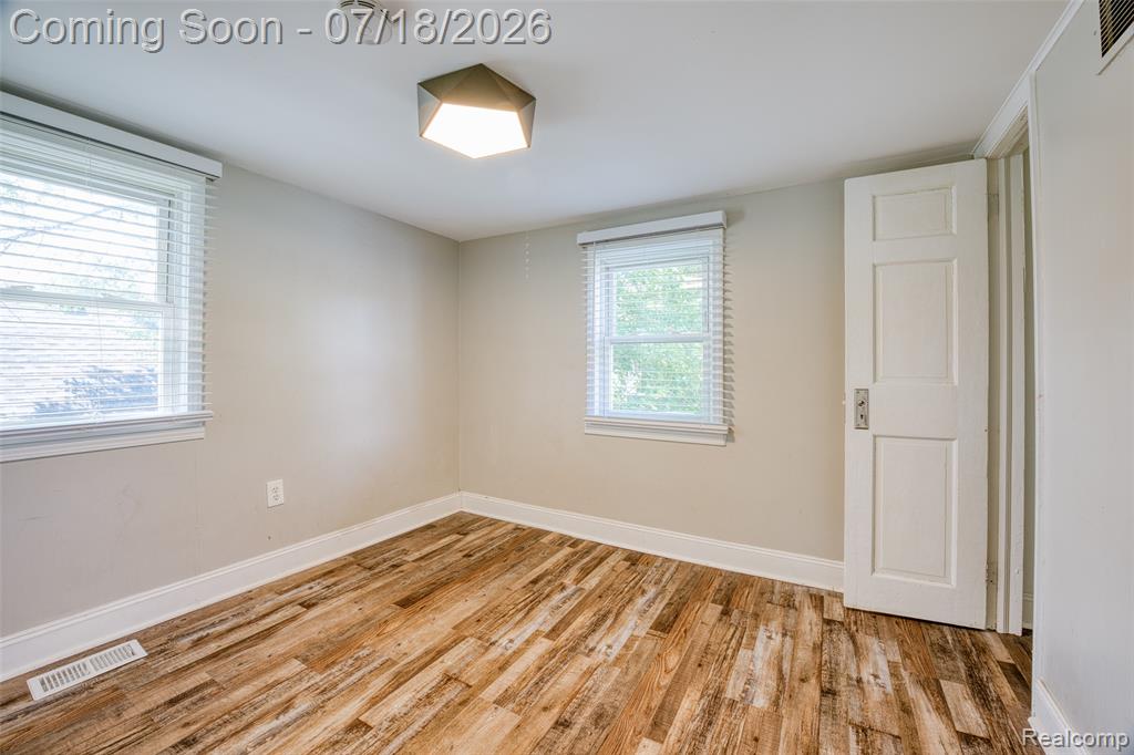 5660 Kingston Street, Dearborn Heights, MI 48125 — Photo 25