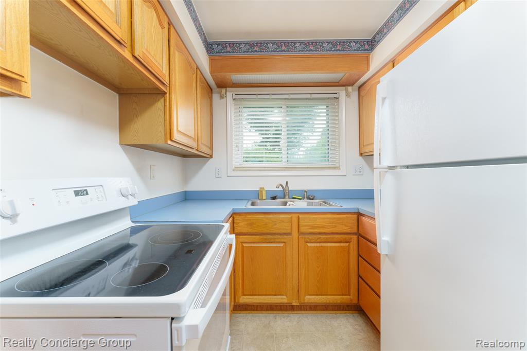 918 Squire Lane, Milford, MI 48381 — Photo 8