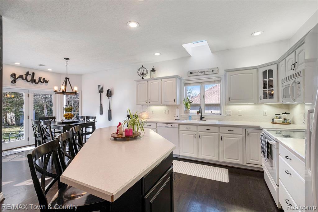 440 RIVER WOODS Drive, Flushing, MI 48433 — Photo 9