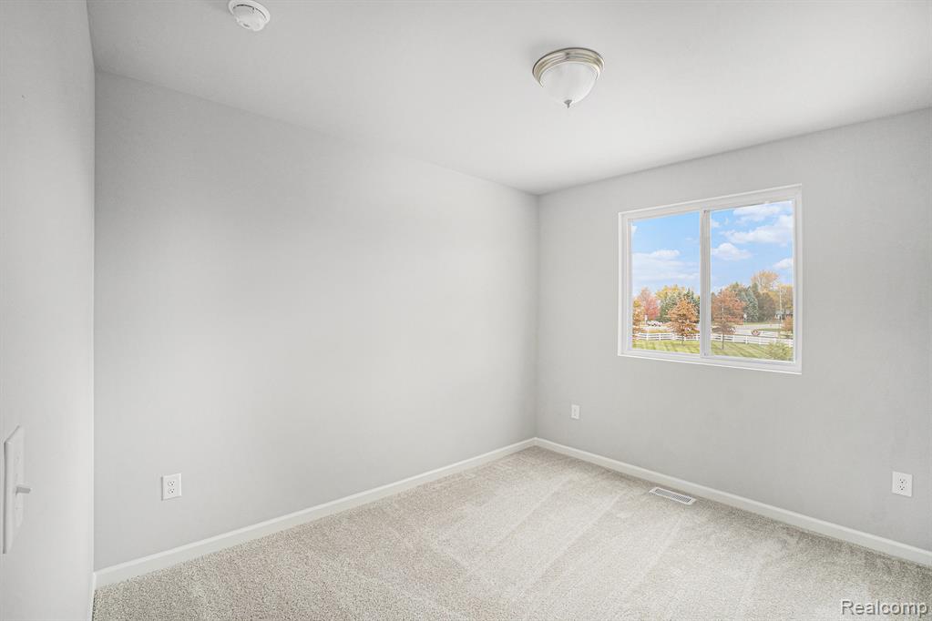 7014 Marigold Court, Grand Blanc, MI 48439 — Photo 12