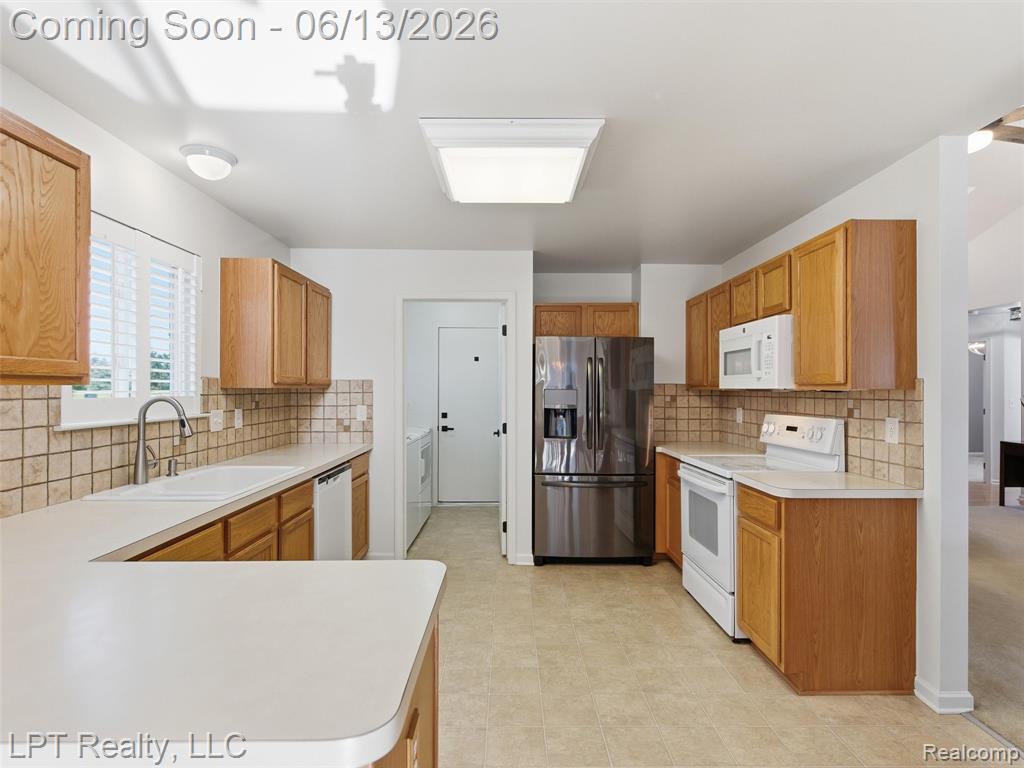 7035 Iris Court, Grand Blanc, MI 48439 — Photo 18