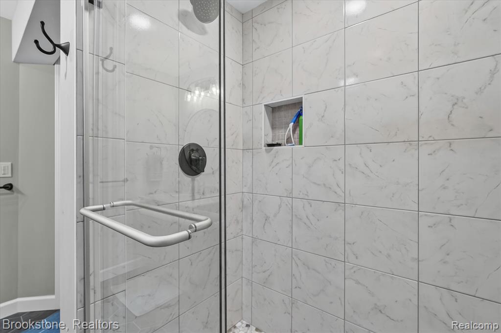 9830 Loretta Lane, South Lyon, MI 48178 — Photo 49
