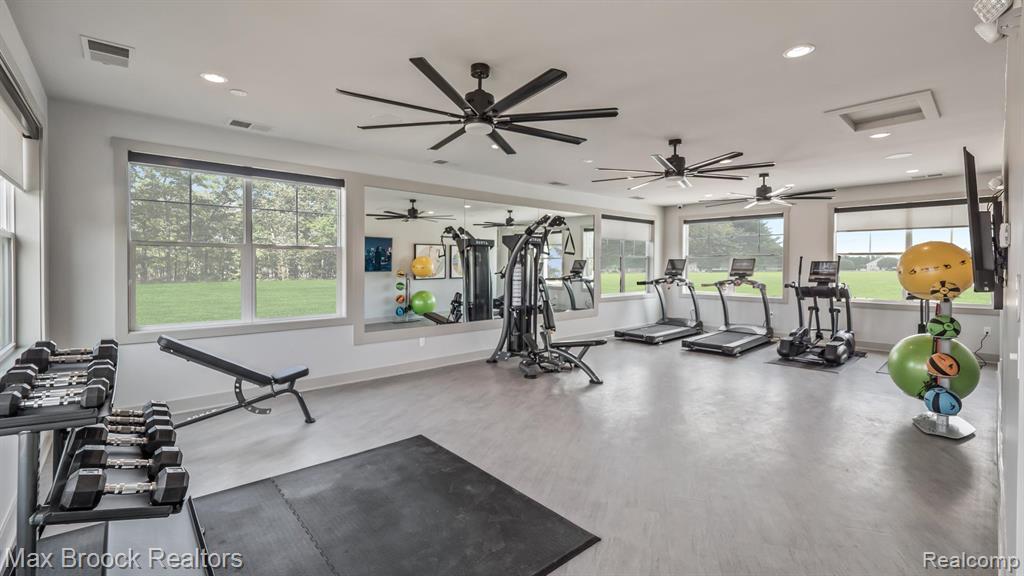 5526 Helmsdale Boulevard, West Bloomfield, MI — Photo 49