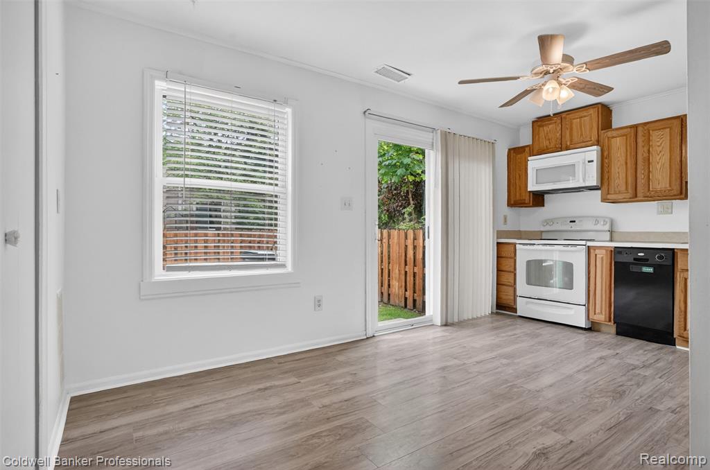 902 Little Hill Court, Rochester Hills, MI 48307 — Photo 7