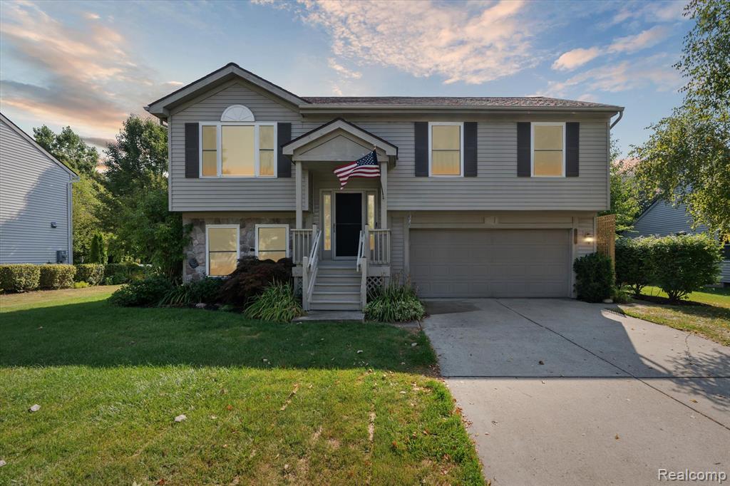 480 Andover Woods Drive, Fenton, MI 48430 — front exterior