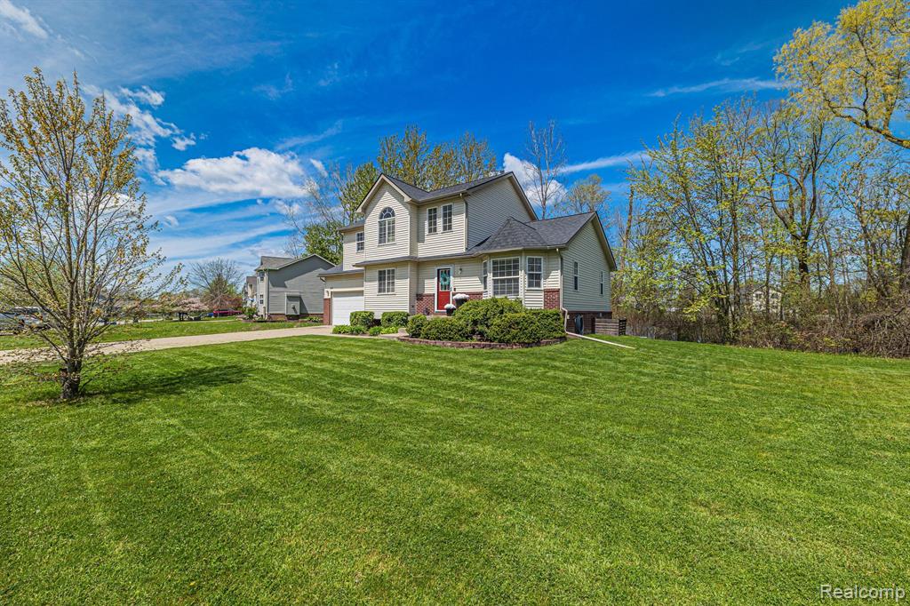 6101 Maple Trail, Grand Blanc, MI 48439 — Photo 2