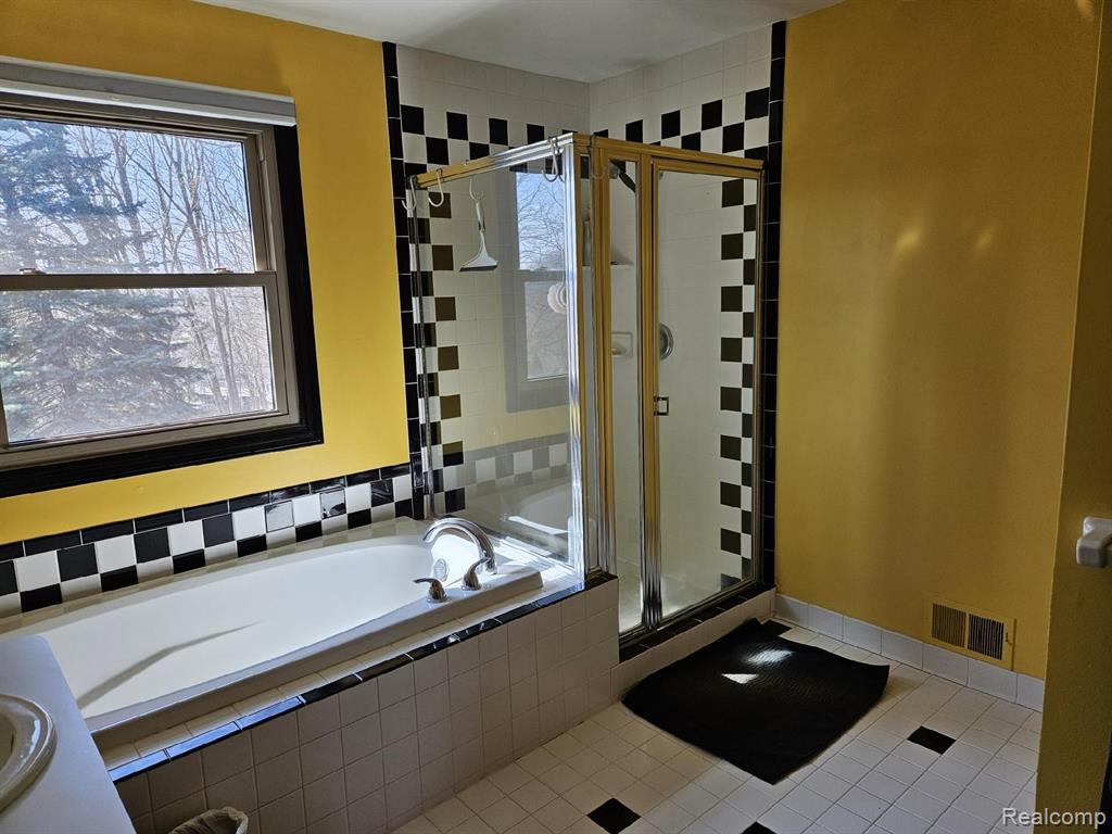 4390 LILY Drive, Howell, MI 48843 — Photo 32