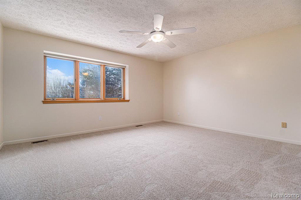 4946 Scenic Pines Court, Clarkston, MI — Photo 12