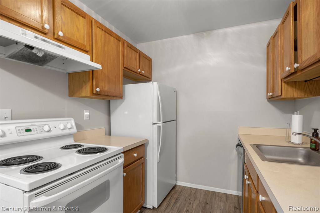 10021 Allen Pointe Drive, 83, Allen Park, MI 48101 — Photo 7