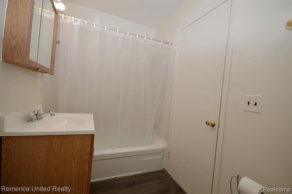 31831 Grand River Avenue, 39, Farmington, MI 48336 — Photo 9