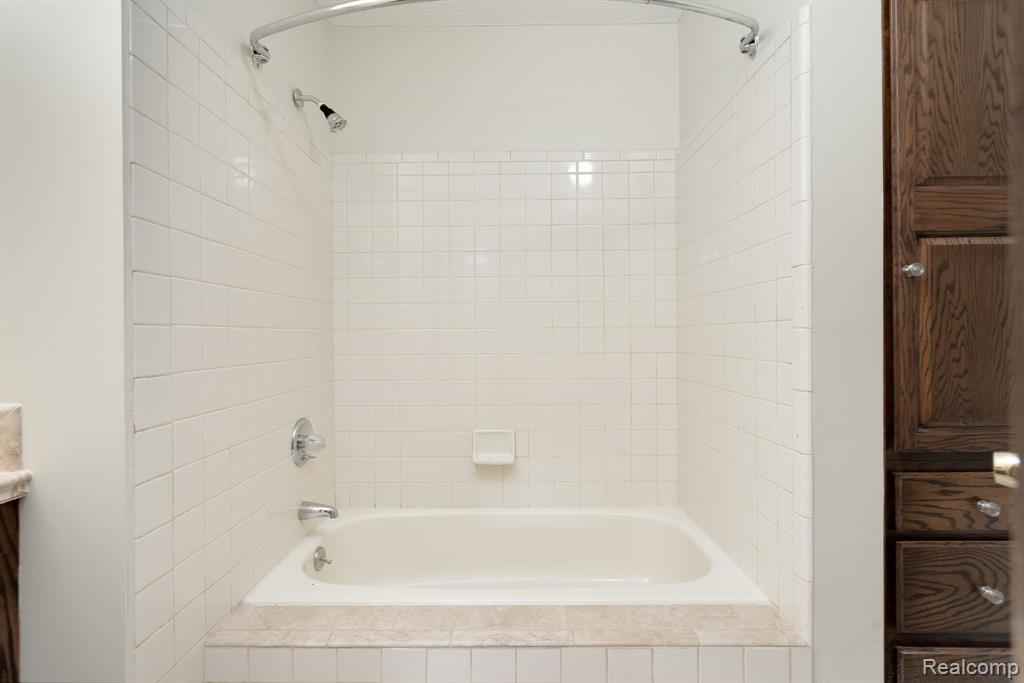 9721 Klais Road, Clarkston, MI 48348 — Photo 33