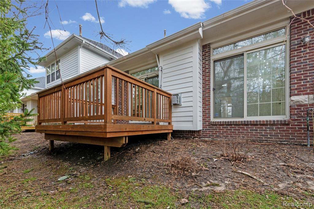4392 Gateway Circle, West Bloomfield, MI — Photo 31