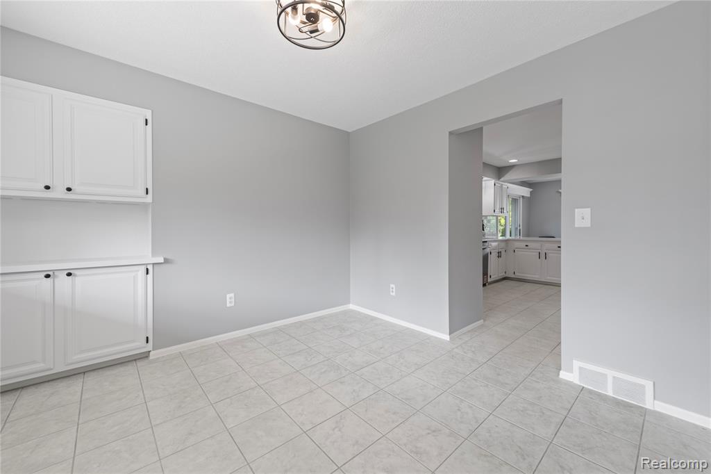 9662 Waterway Drive, Grosse Ile, MI 48138 — Photo 17