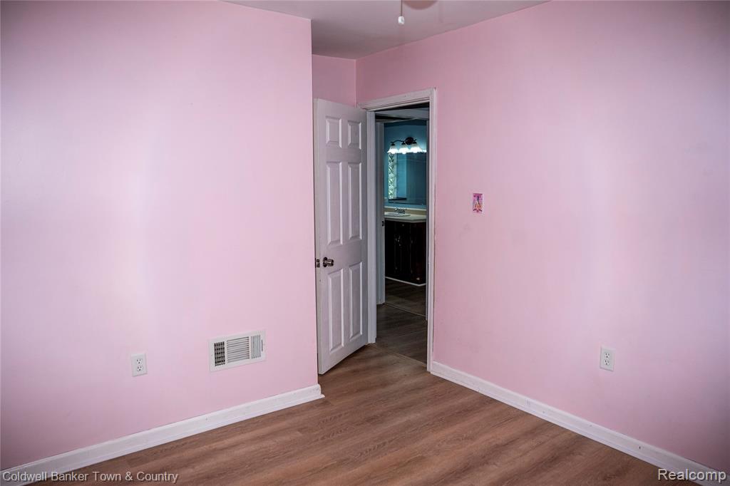 528 W Clinton Street, Howell, MI 48843 — Photo 14