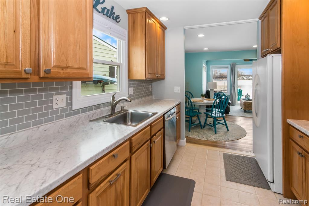 8831 Lagoon Drive, Brighton, MI 48116 — Photo 17