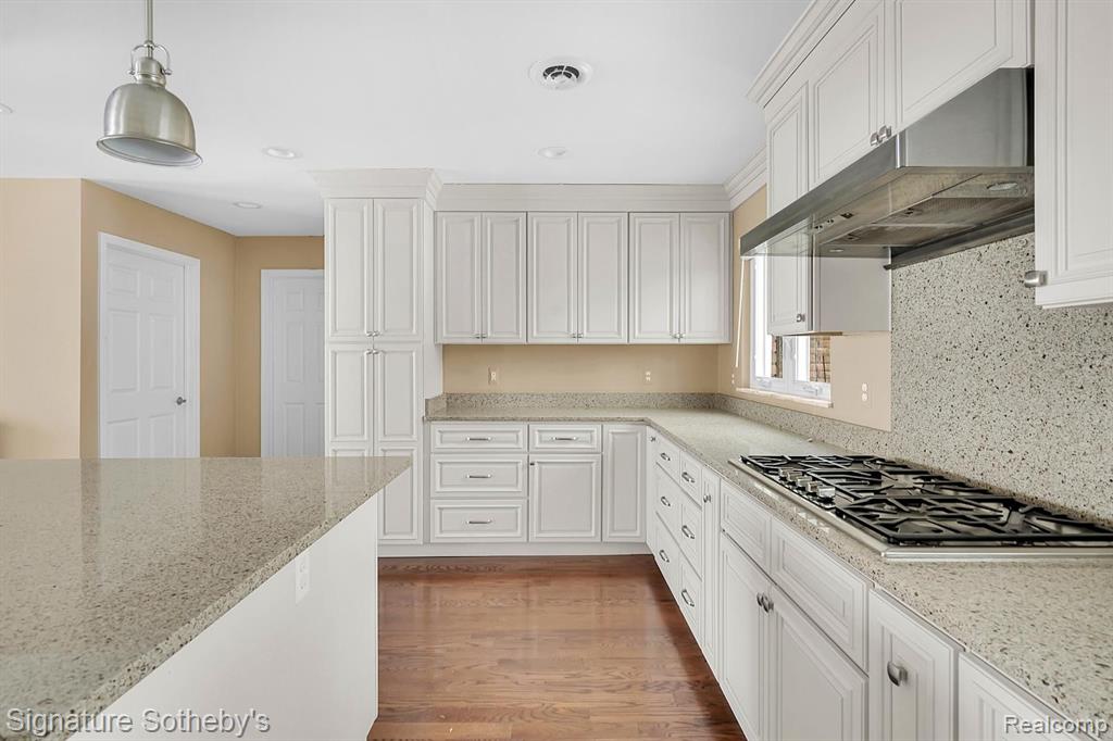 2224 LAKE ANGELUS Shores, Lake Angelus, MI 48326 — Photo 17