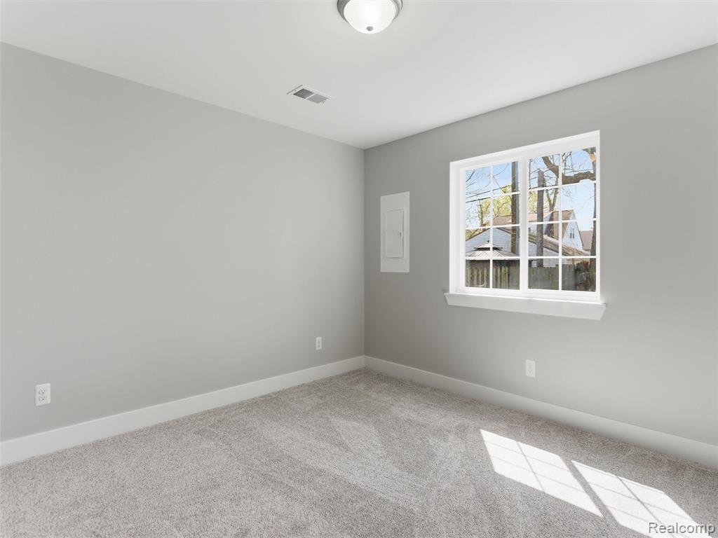 1005 Lakeview Street, Waterford, MI 48328 — Photo 17