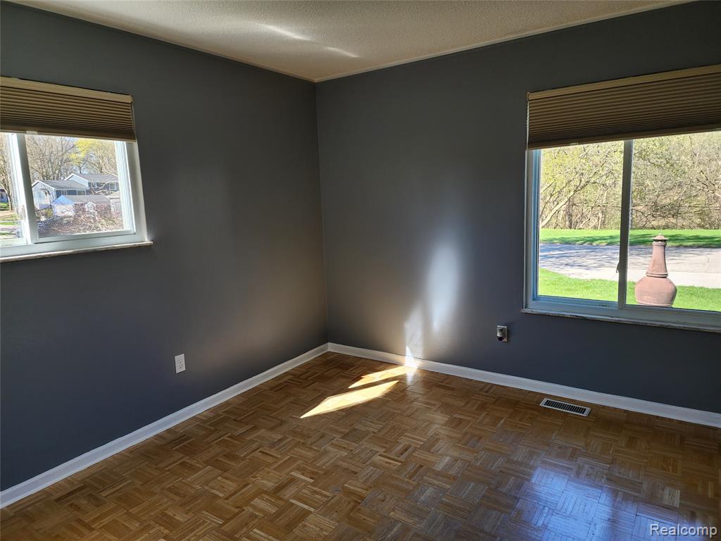 635 Sherry Drive, Lake Orion, MI 48362 — Photo 12