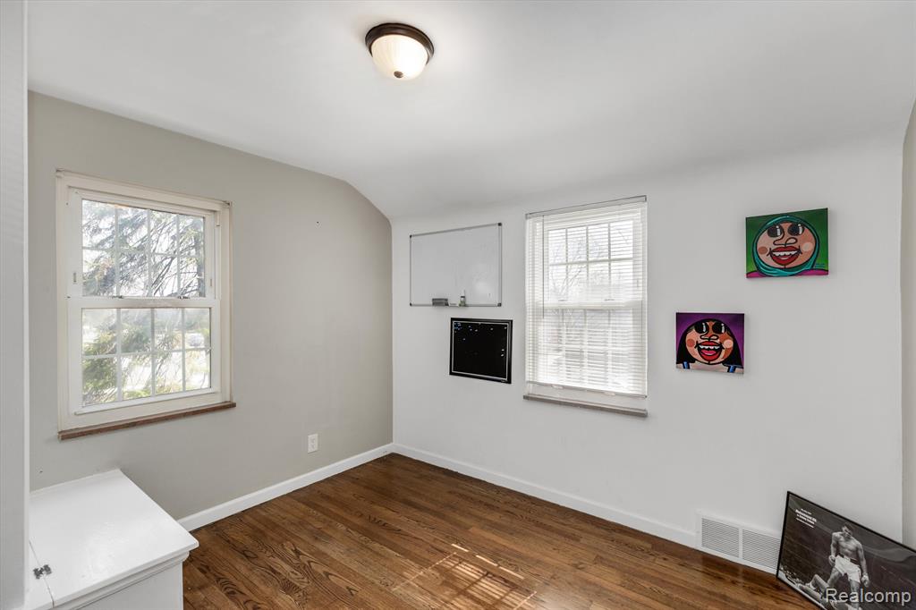 5220 LANNOO Street, Grosse Pointe, MI 48236 — Photo 18