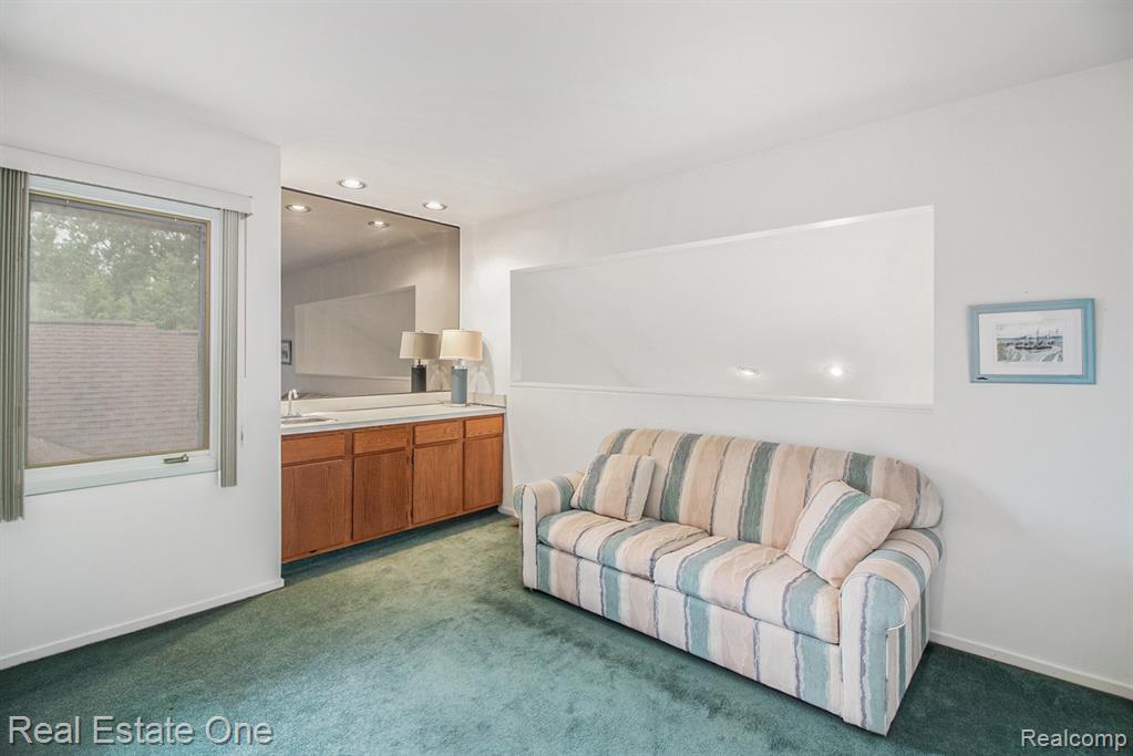 5537 Walnut Circle W, West Bloomfield, MI — Photo 25