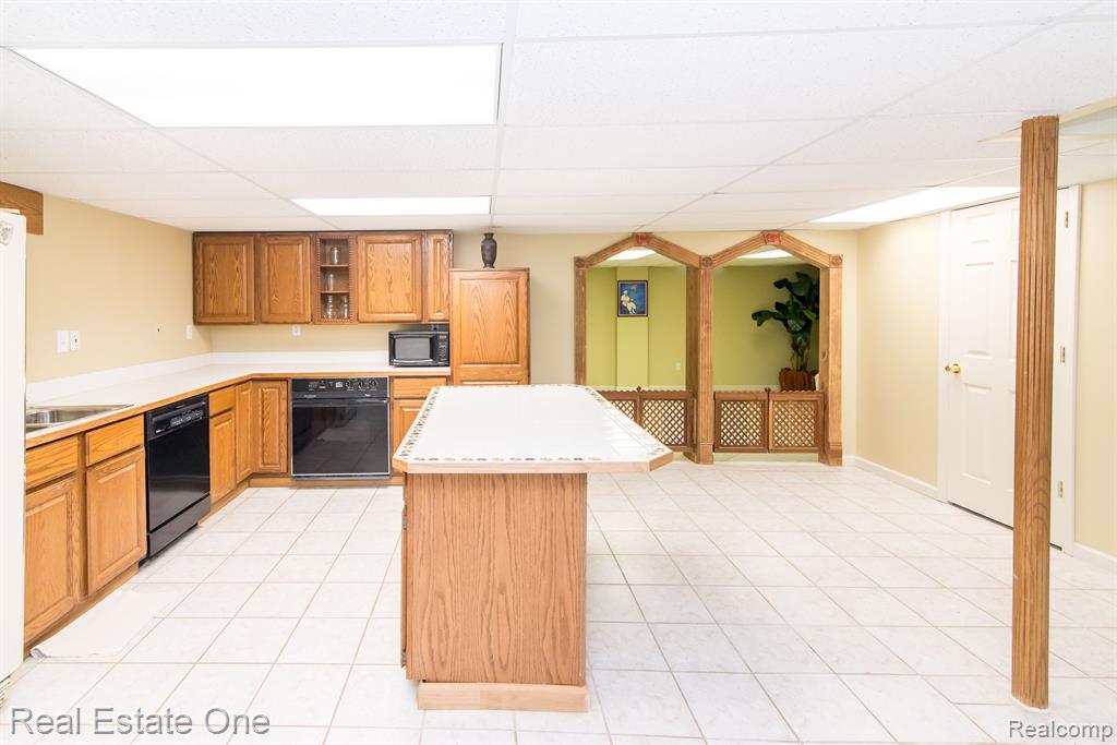 4088 PARKSTONE Court, Troy, MI 48098 — Photo 87