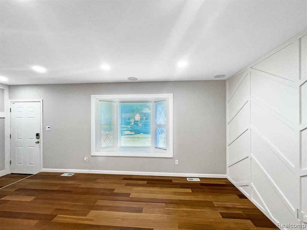 8324 SAN MARCO Boulevard, Sterling Heights, MI 48313 — Photo 5