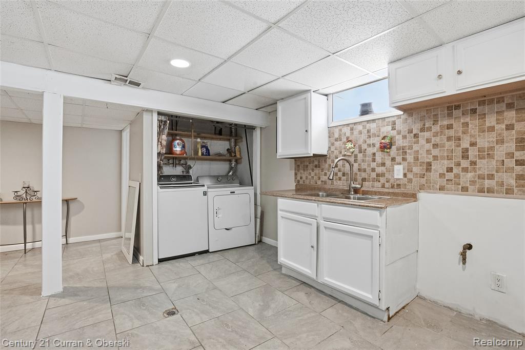 8227 Riverview Street, Dearborn Heights, MI 48127 — Photo 19