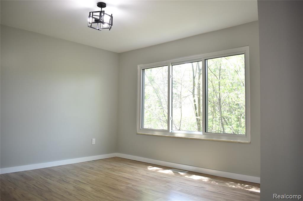 2073 BORDEAUX Street, West Bloomfield, MI 48323 — Photo 18