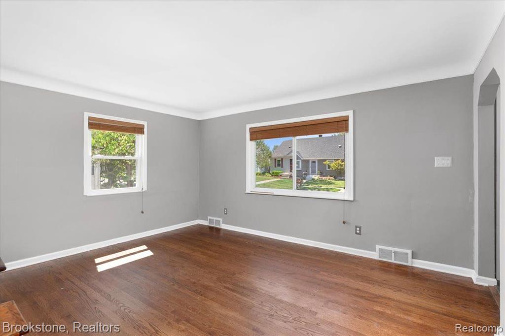 516 N EDGEWORTH Avenue, Royal Oak, MI 48067 — Photo 7