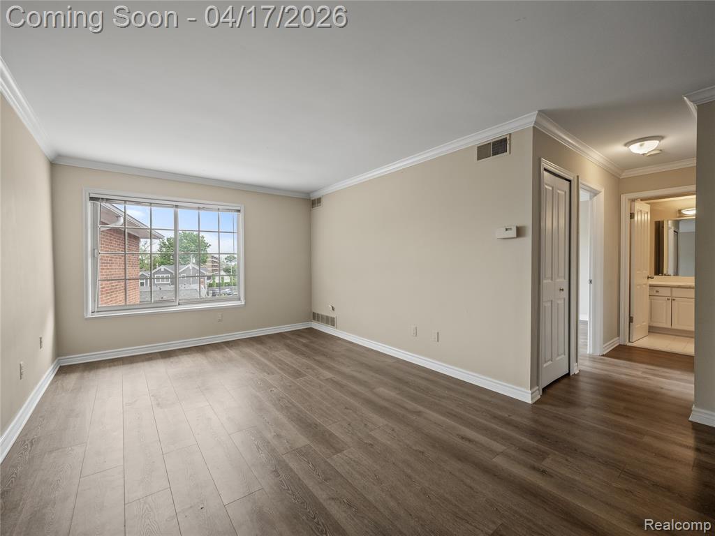 444 CHESTER Street, 425, Birmingham, MI 48009 — Photo 2