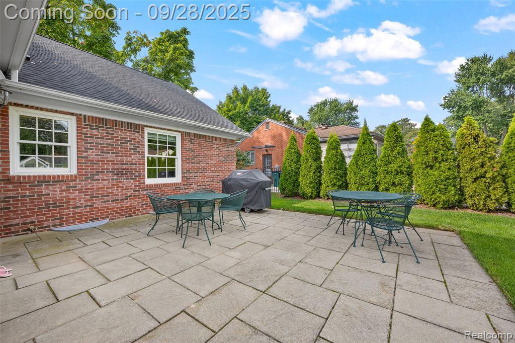 4402 Arlington Drive, Royal Oak, MI 48073 — Photo 9