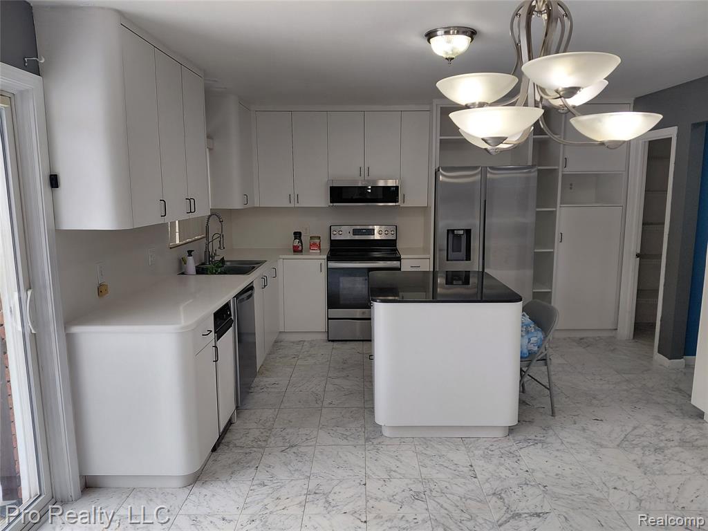 8445 Crestshire Drive, Ypsilanti, MI 48197 — Photo 16
