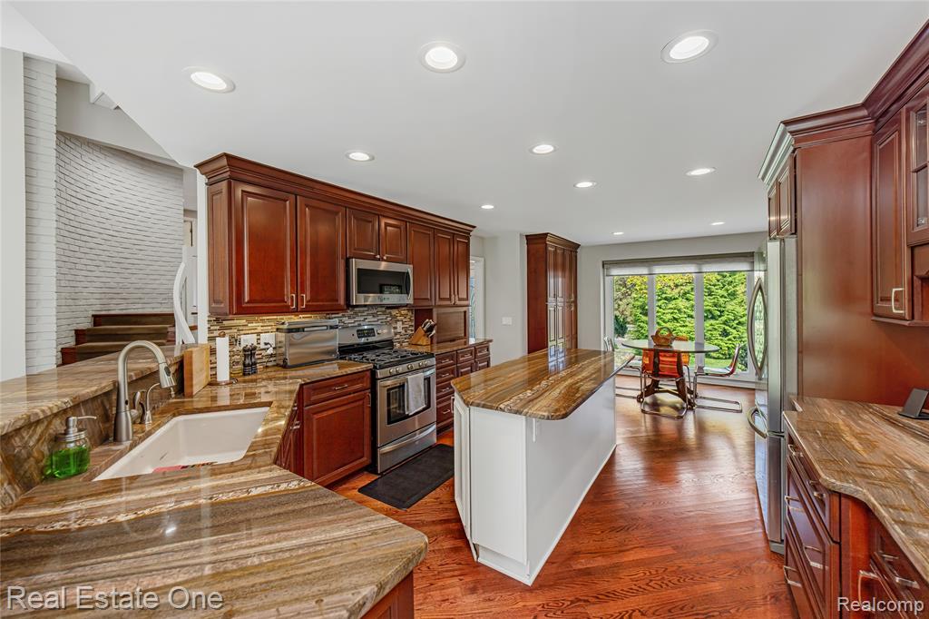4261 Lakeridge Court, Bloomfield Hills, MI 48302 — Photo 20