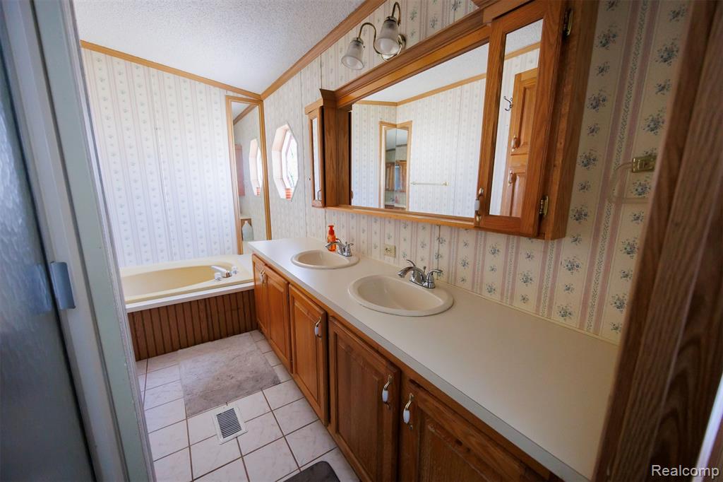 8016 Harbour Drive, MI — Photo 32