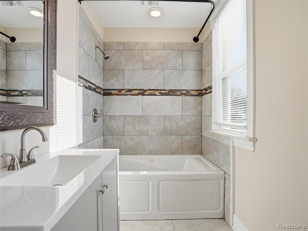 713 Clairmount Street, Detroit, MI 48202 — Photo 24