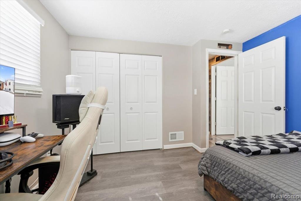 31664 Sweetbriar Drive, Rockwood, MI — Photo 10