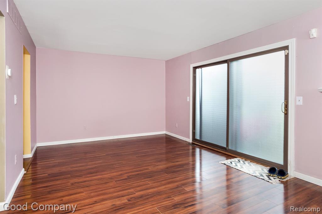 28562 REGENT Court S, Southfield, MI 48076 — Photo 4