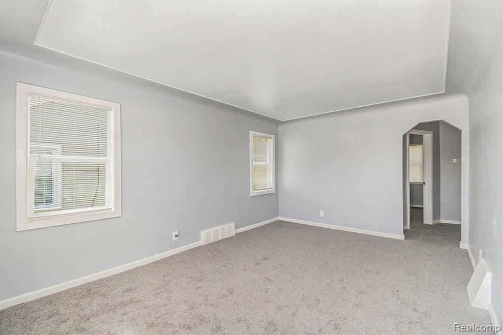 887 UNIVERSITY Drive, Pontiac, MI 48342 — Photo 6