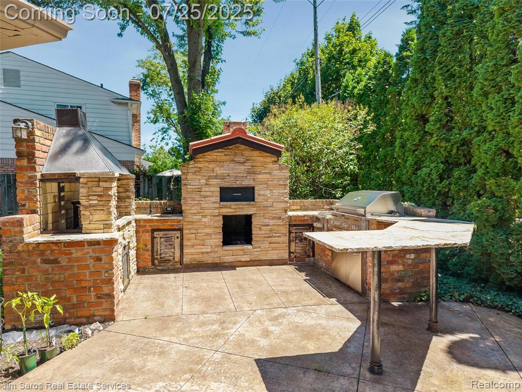 753 Perrien Place, Grosse Pointe Woods, MI 48236 — Photo 28