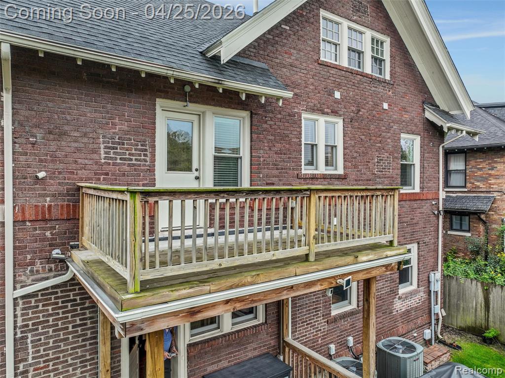658 Pallister, Detroit, MI 48202 — Photo 66