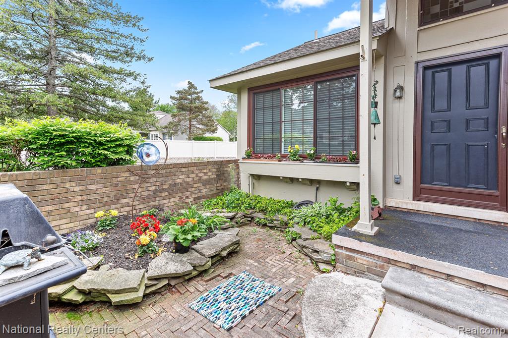 7207 Creeks Bend Drive, West Bloomfield, MI — Photo 61