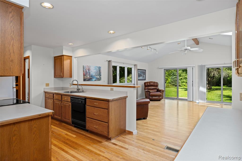 760 Waterbury Road, Highland, MI 48356 — Photo 15