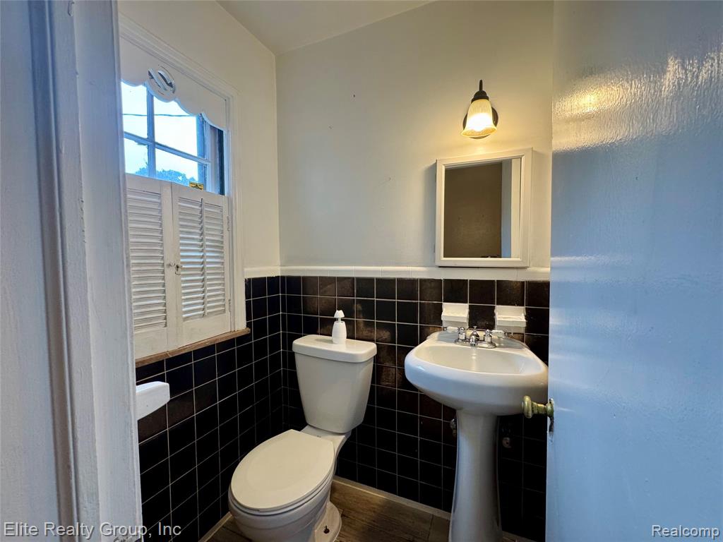 19677 Roslyn Road, Detroit, MI 48221 — Photo 8