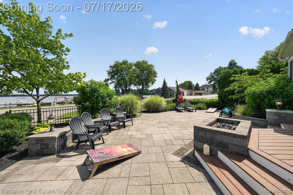 240 Rosebud Court, Walled Lake, MI 48390 — Photo 4