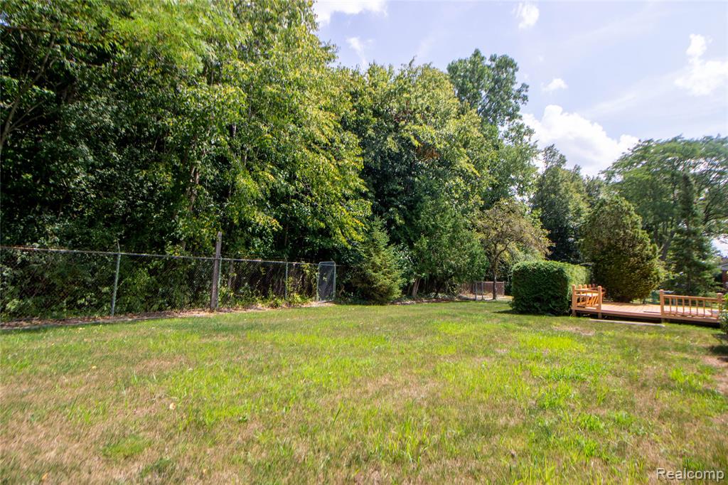 5502 Whitehaven Drive, Troy, MI 48085 — Photo 18