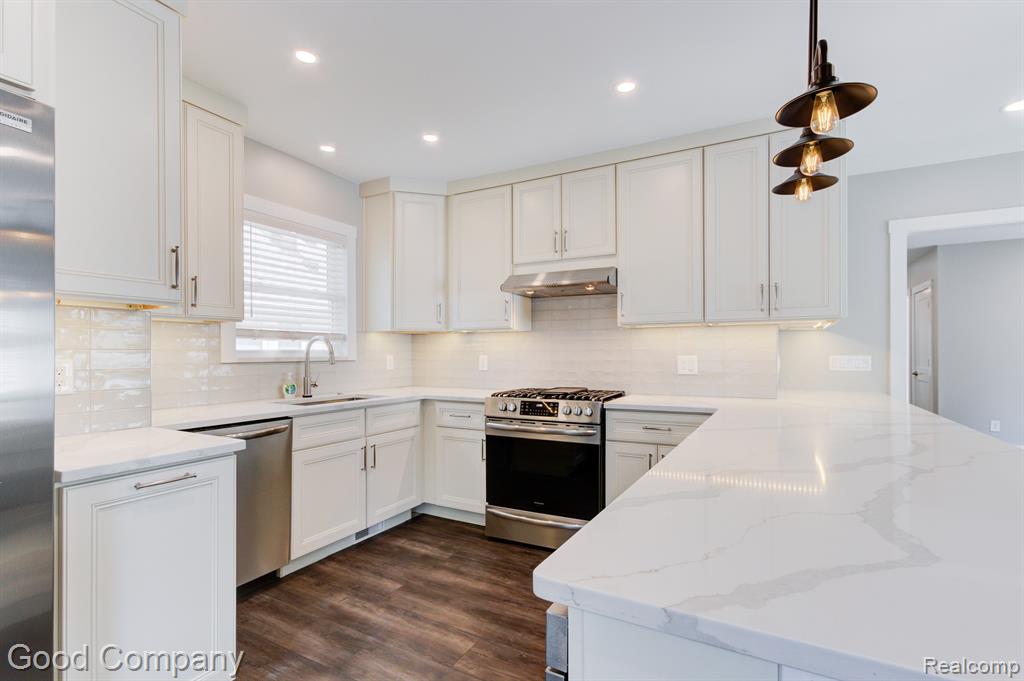 530 W HAZELHURST Street, Ferndale, MI 48220 — Photo 10