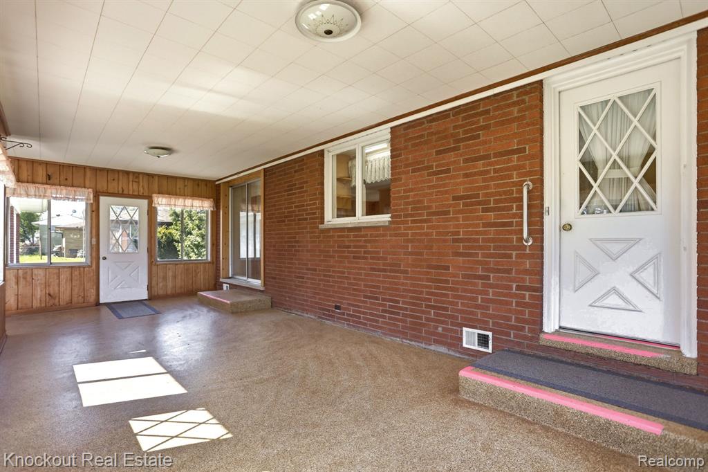 275 S Airport Road, Saginaw, MI 48601 — Photo 18
